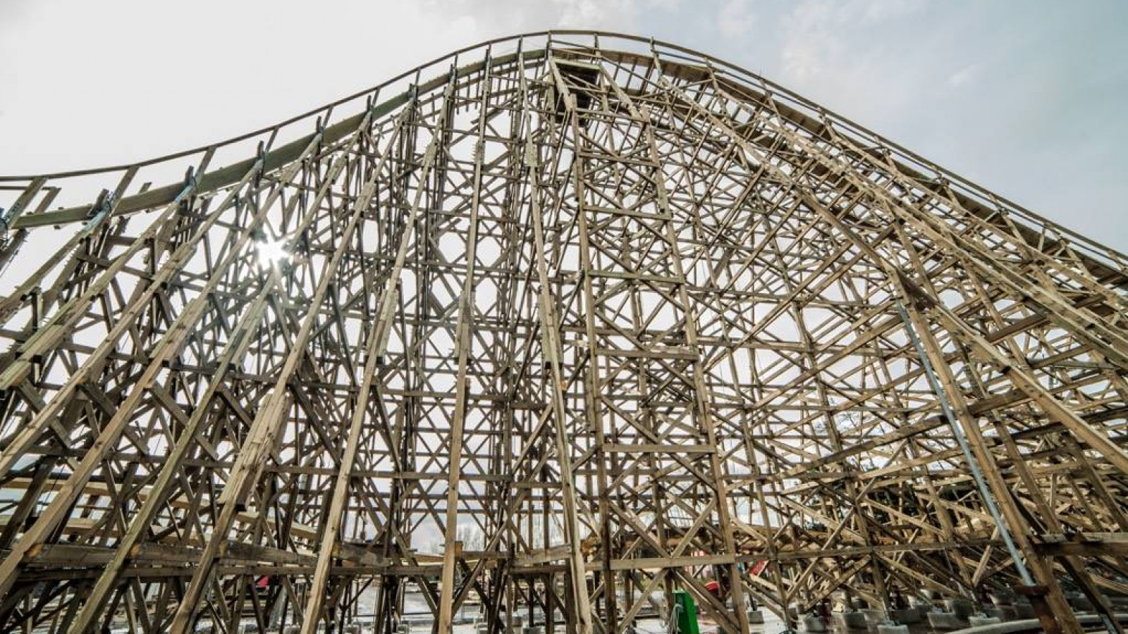 Plopsaland De Panne houdt houten achtbaan gesloten