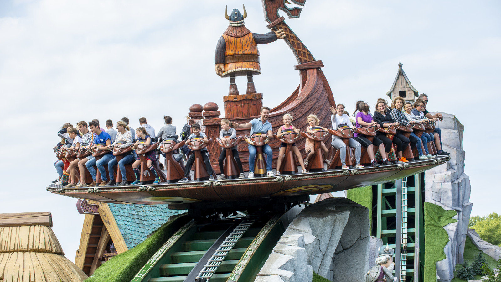 Plopsaland De Panne zoekt meer dan 2.250 werknemers voor 20e verjaardag en opening Plopsa Hotel