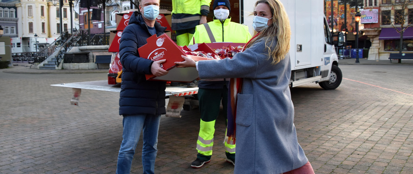 VIDEO: Plopsa en Libeert schenken sintchocolade aan voedselbedeling CICERO