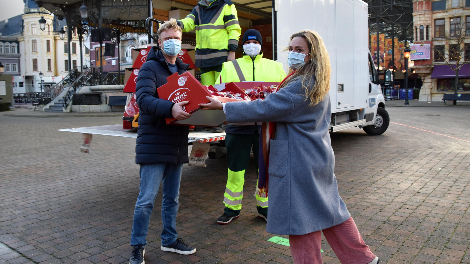 VIDEO: Plopsa en Libeert schenken sintchocolade aan voedselbedeling CICERO