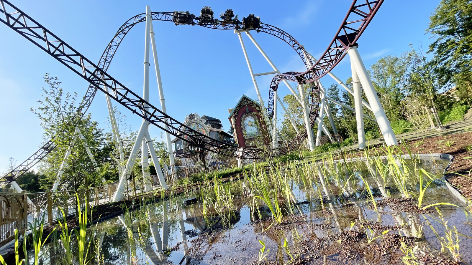 VIDÉO: Plopsaland De Panne inaugure la montagne russe la plus spectaculaire d'Europe : "The Ride to Happiness by Tomorrowland"