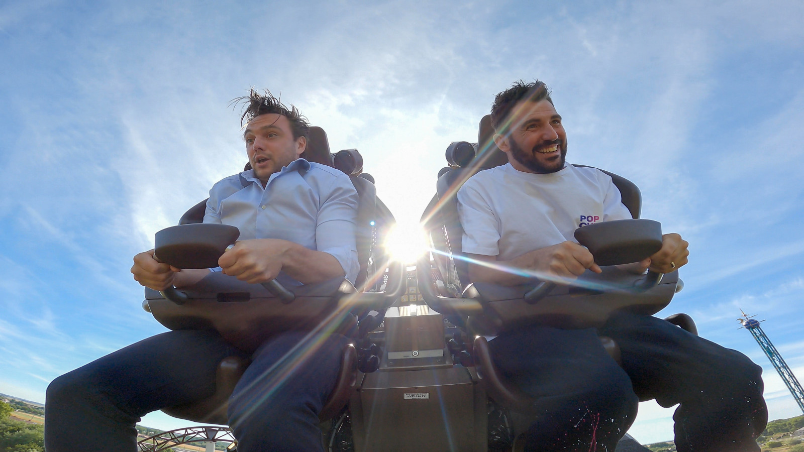 Dimitri Vegas stelt eigen kledinglijn voor en test "The Ride to Happiness by Tomorrowland" in Plopsaland De Panne