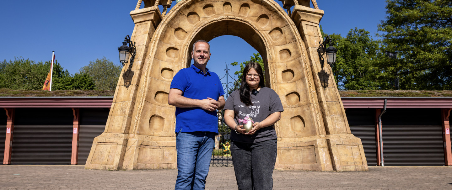 Das goldene Osterei 2025: Emely sichert sich lebenslang freien Eintritt in den Holiday Park / Plopsaland Deutschland