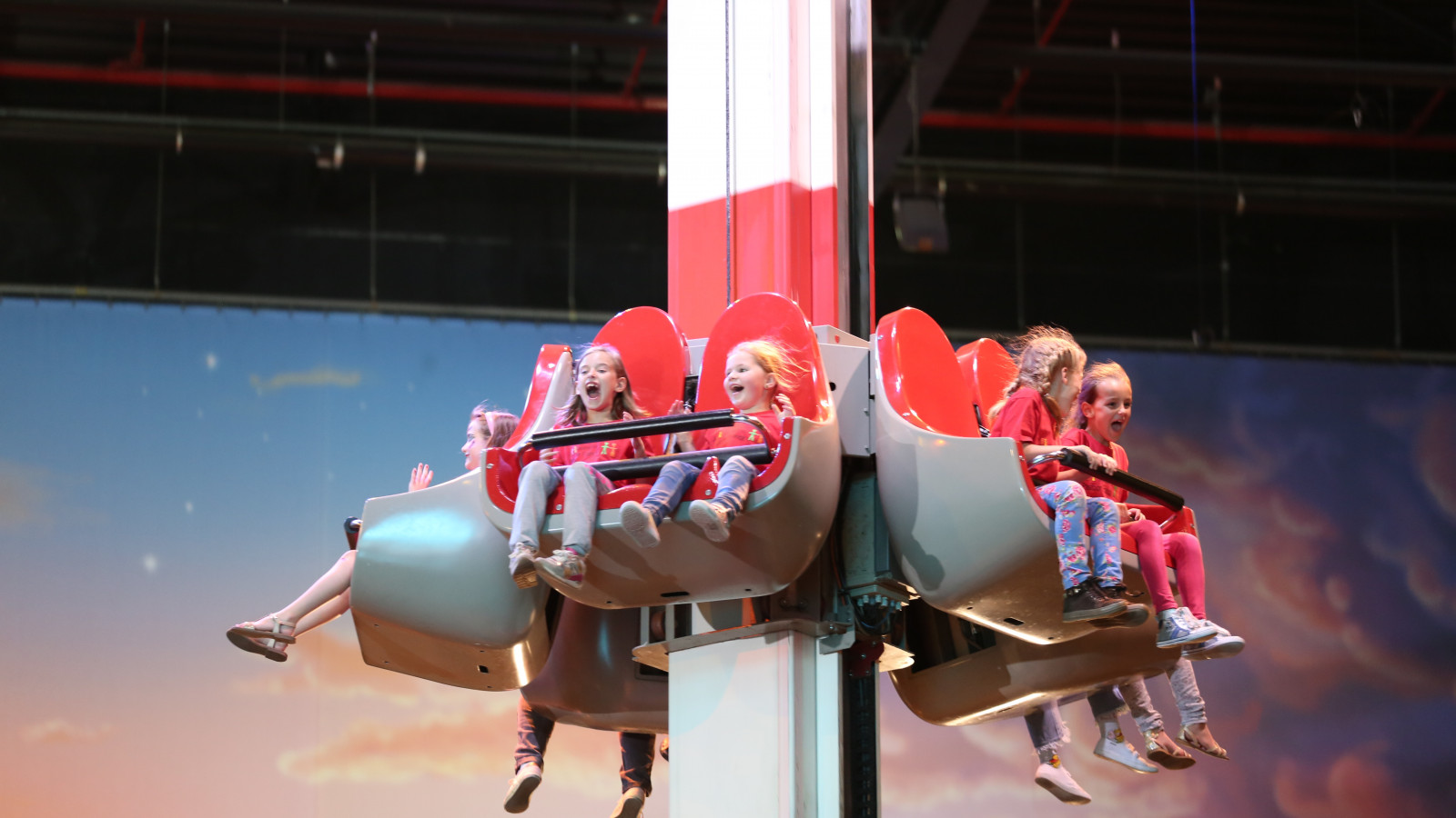 Zomer komt in gedrang: Plopsa Indoor Coevorden dringend op zoek naar 50 medewerkers