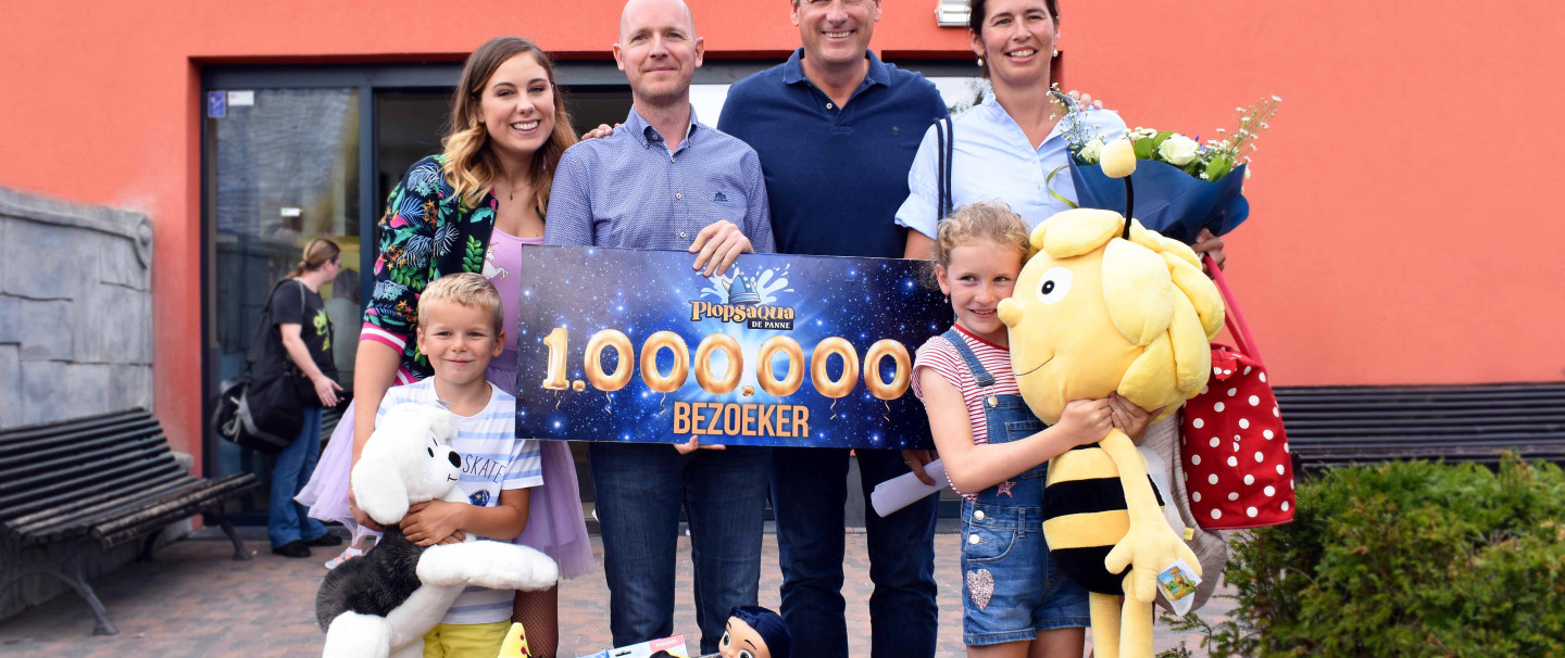 VIDEO: Gert Verhulst verrast 1 miljoenste bezoeker in Plopsaqua De Panne